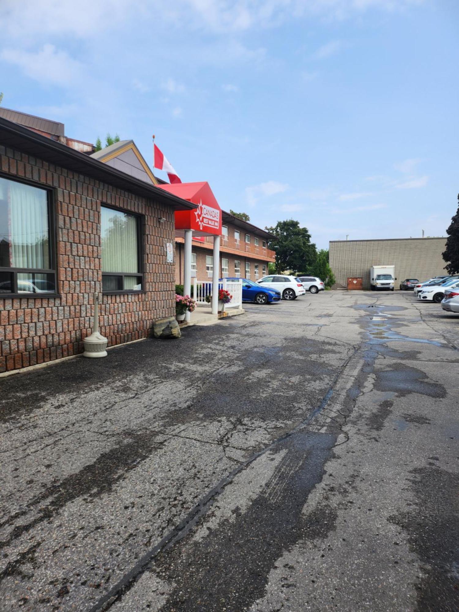 Canadas Best Value Inn-Richmond Hill Exteriör bild