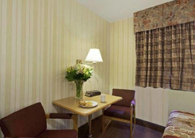 Canadas Best Value Inn-Richmond Hill Exteriör bild